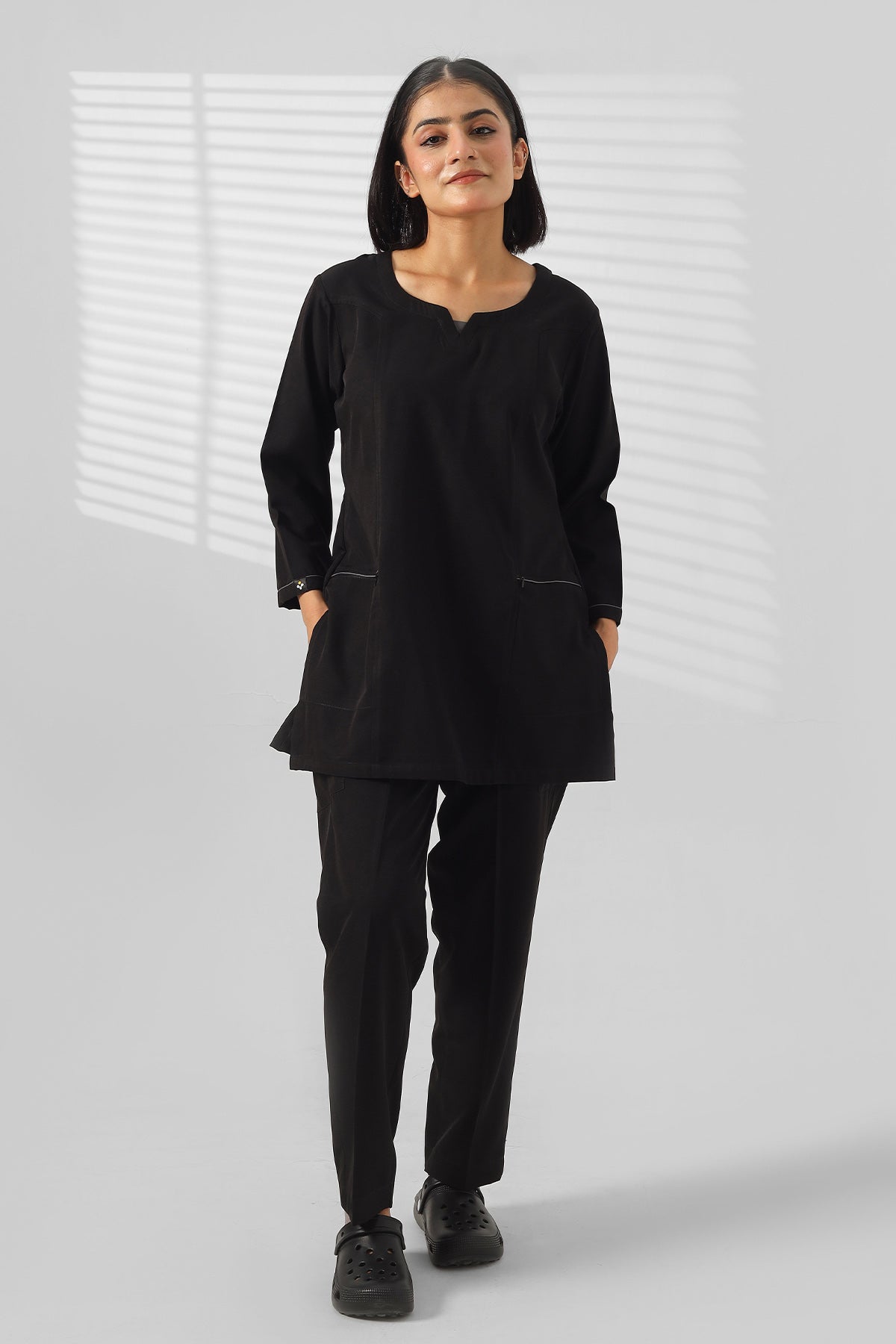Sprinter black medical scrubs for women by Enamels